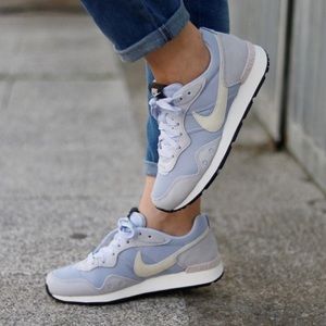 Nike venture runner